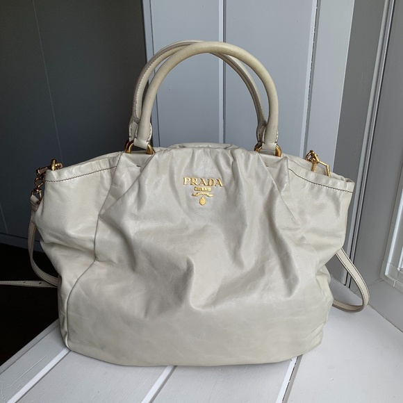 Prada (100% authentic) white handbag - Picture 2 of 7